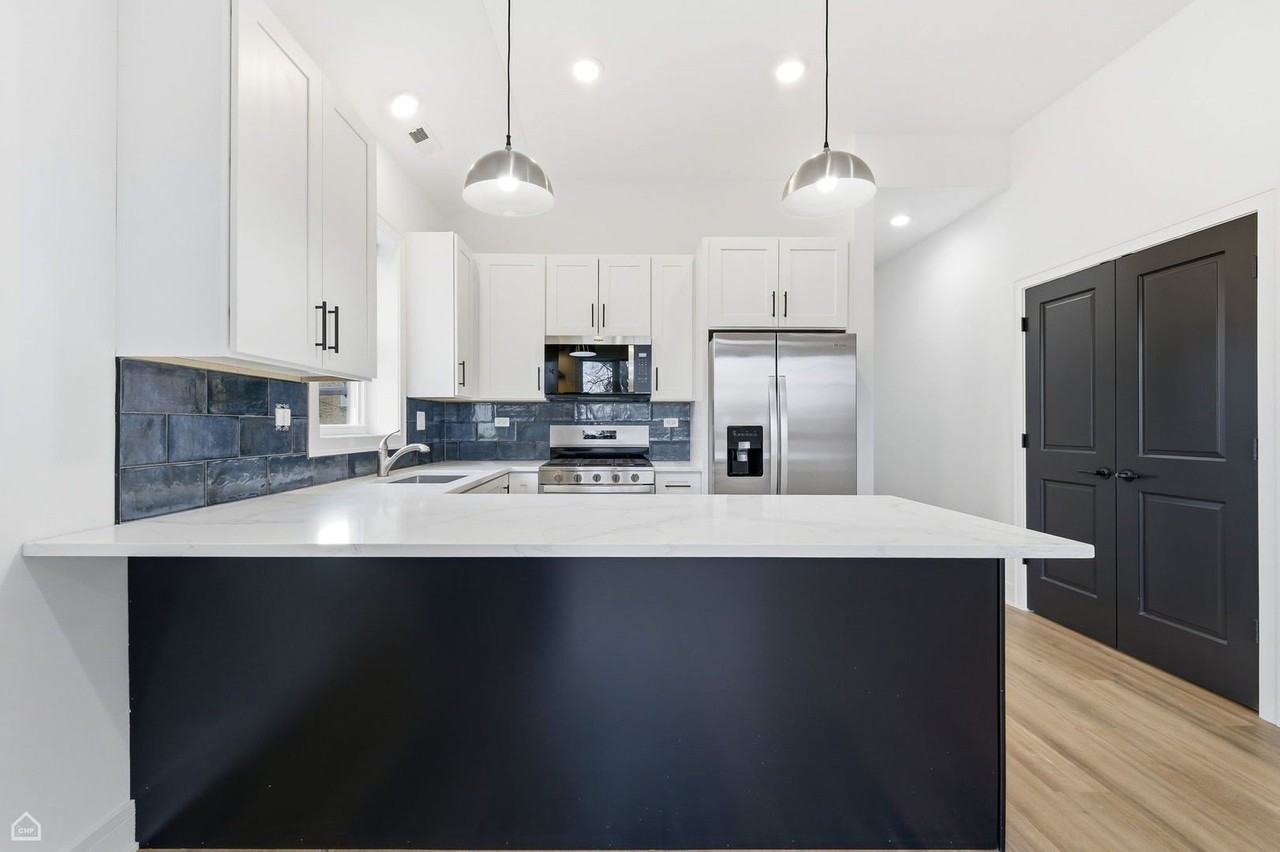 861 E 63rd Pl Unit 3 - Photo 6 of 20