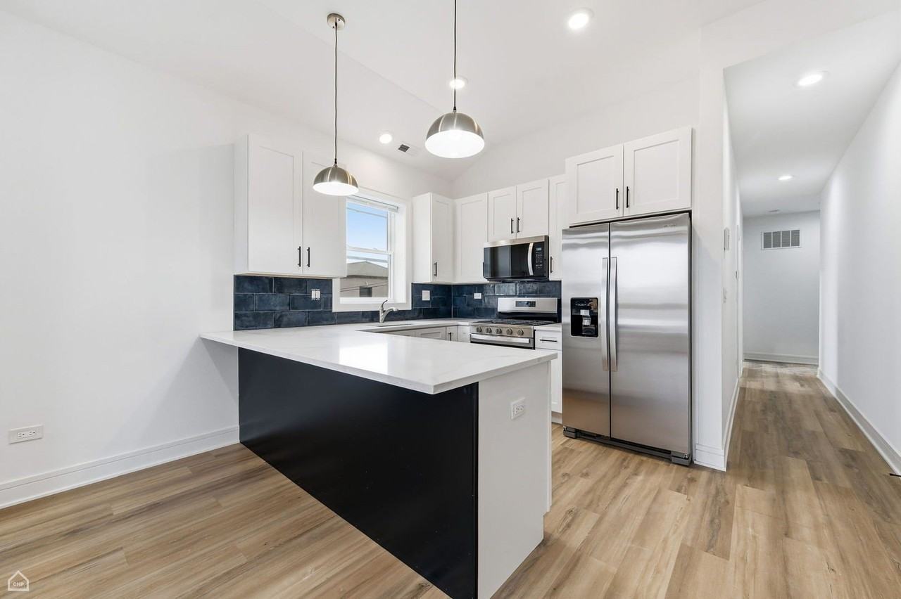 861 E 63rd Pl Unit 3 - Photo 7 of 20