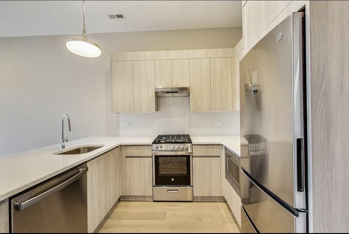 3757 N Sheffield Ave Unit 409 - Photo 2 of 15