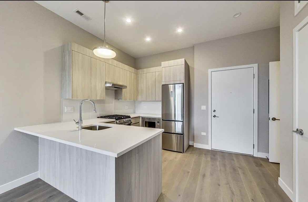 3757 N Sheffield Ave Unit 409 - Photo 3 of 15