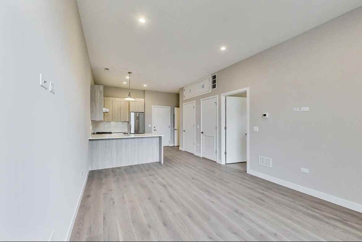 3757 N Sheffield Ave Unit 409 - Photo 5 of 15