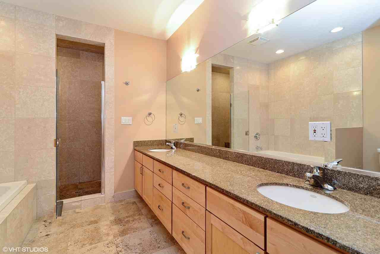 2233 W Lawrence Ave Apt 2 - Photo 7 of 15