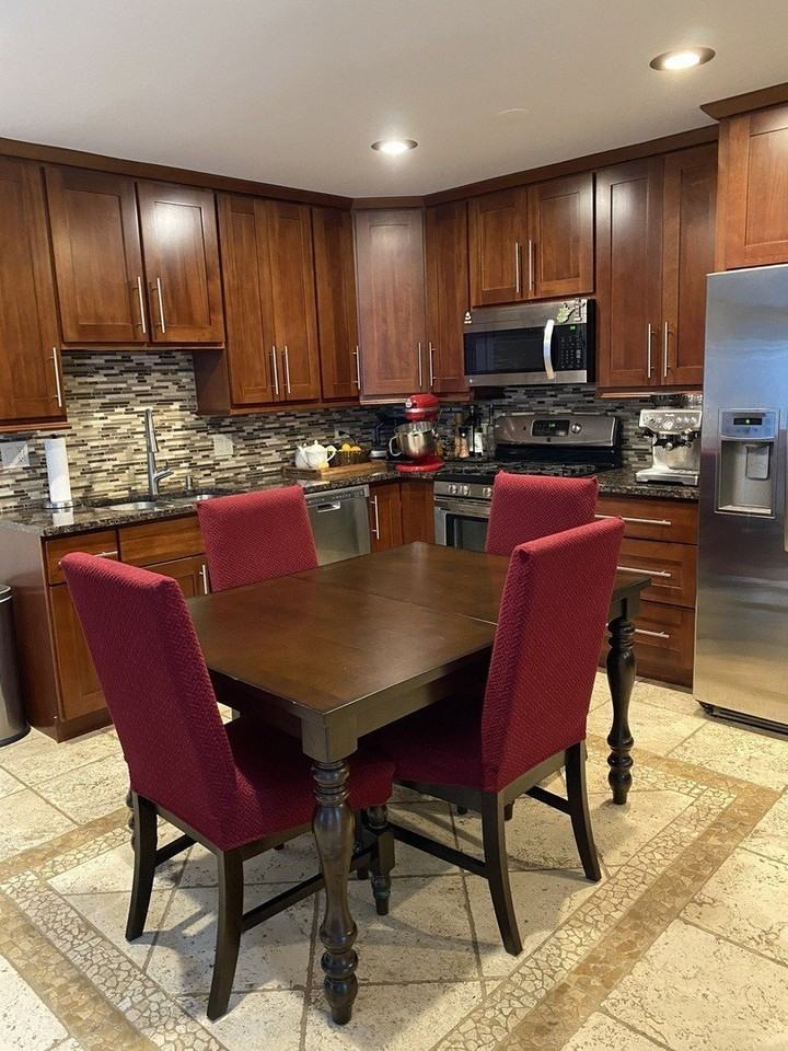 1581 Quaker Ln Unit 107a - Photo 3 of 8