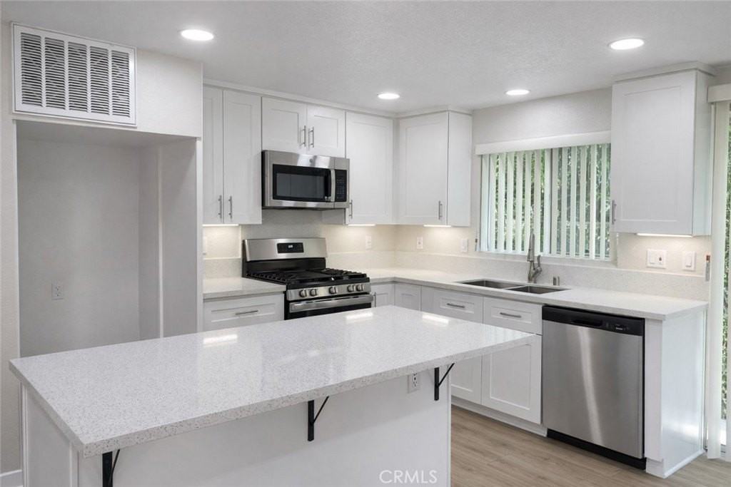 9156 Burke St #9 - Photo 4 of 13