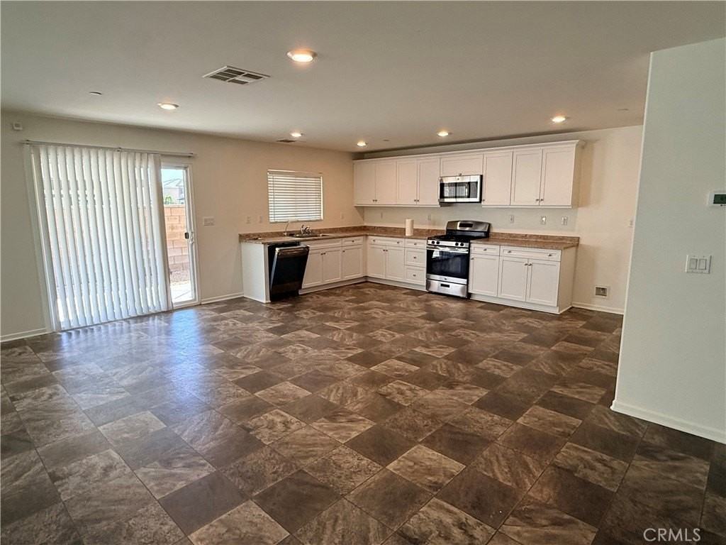 16931 Montgomery Ave - Photo 6 of 29