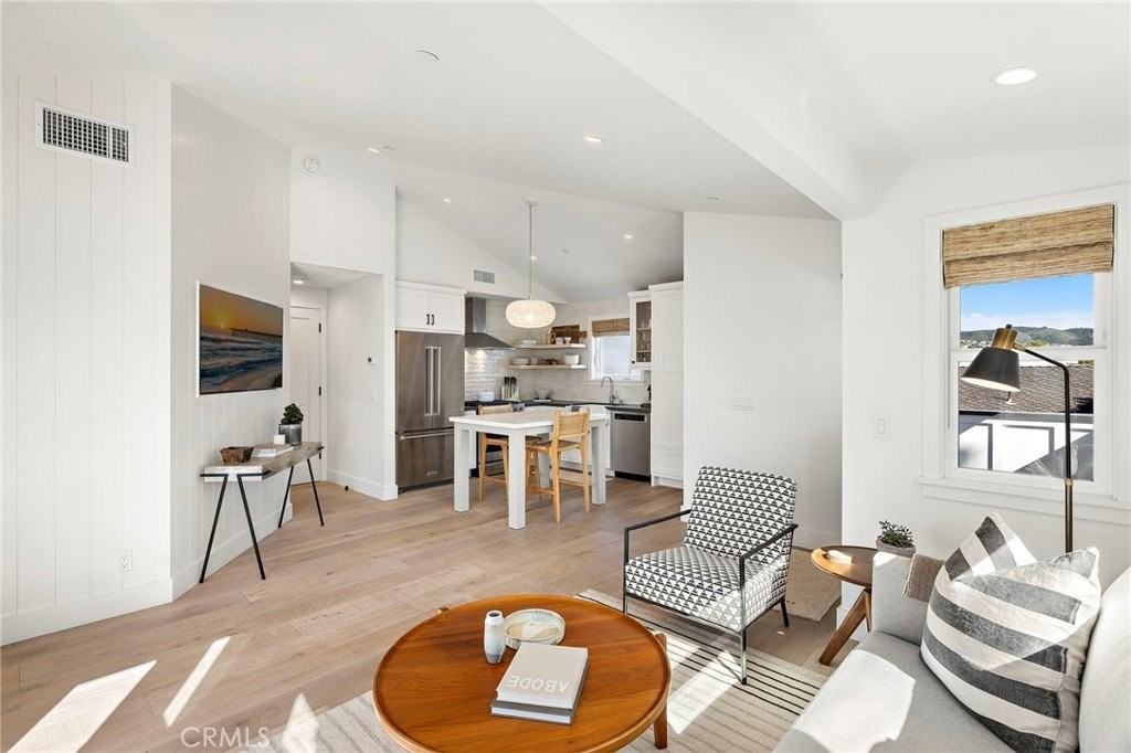 326 Locust St - Photo 5 of 18