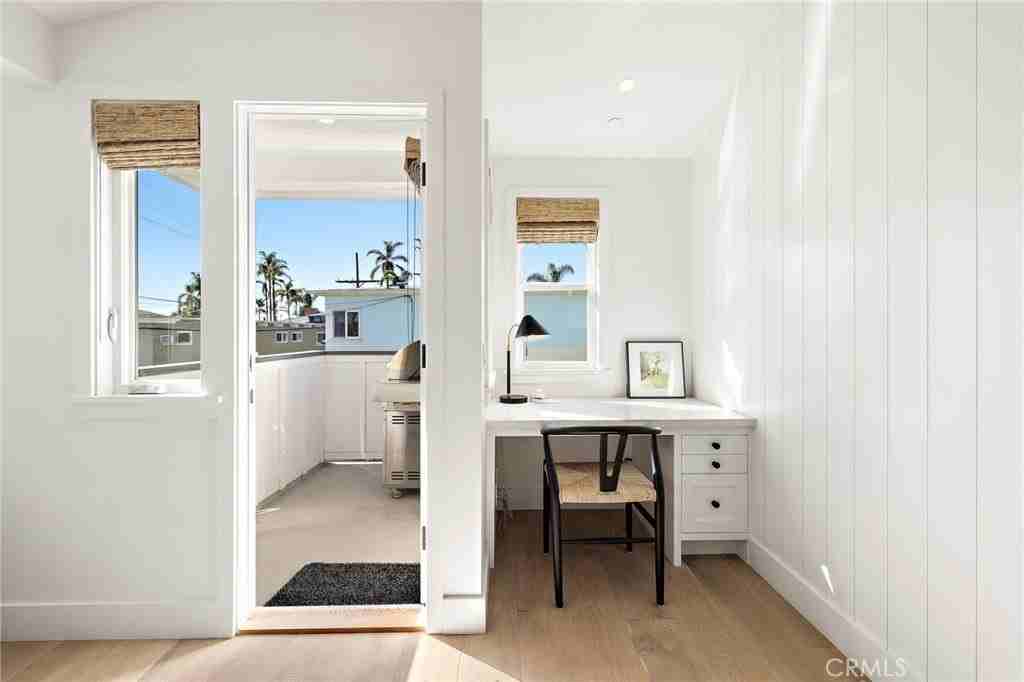 326 Locust St - Photo 6 of 18