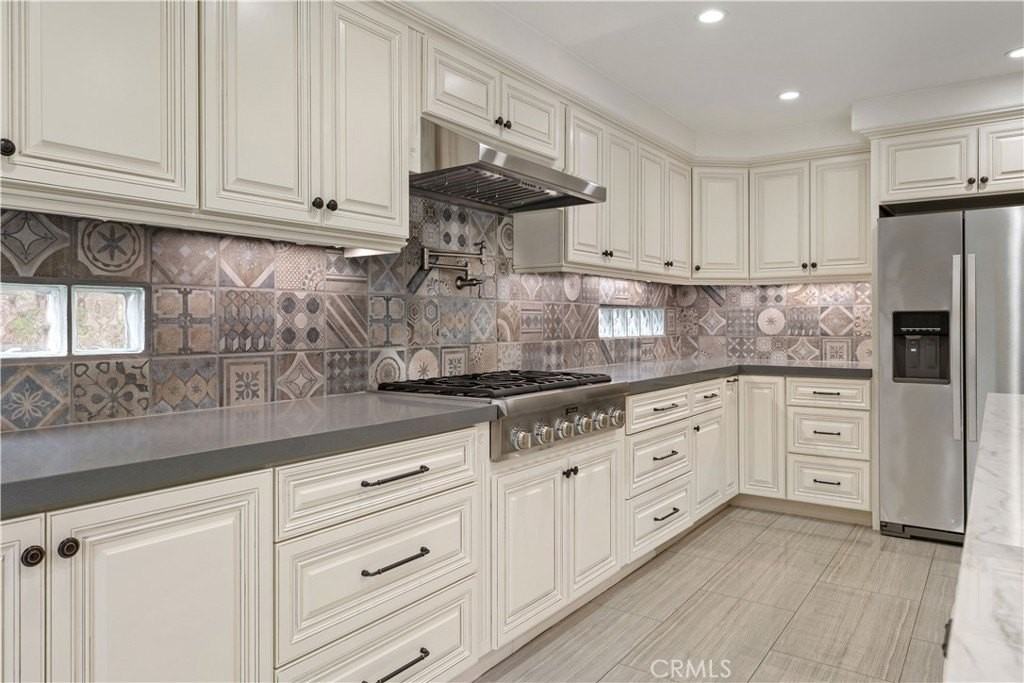 26531 Domingo Dr - Photo 6 of 37