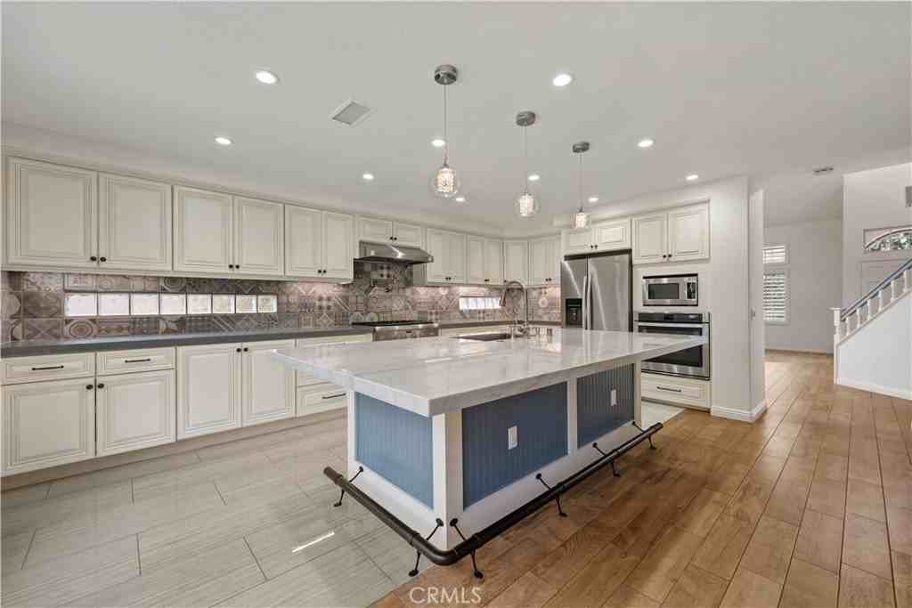 26531 Domingo Dr - Photo 7 of 37