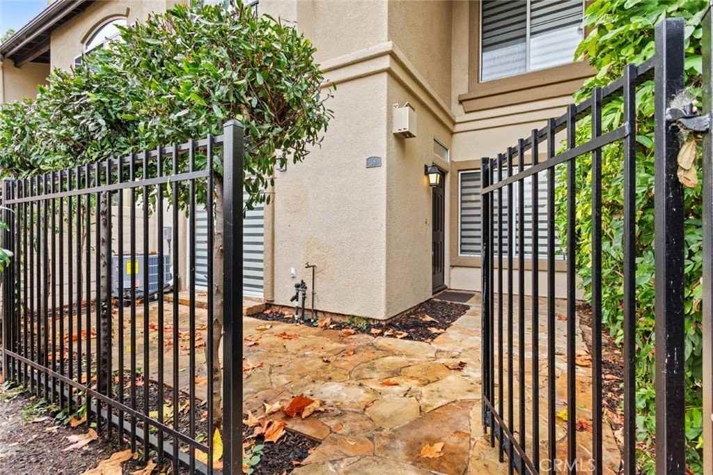 38 Veneto Ln - Photo 2 of 45