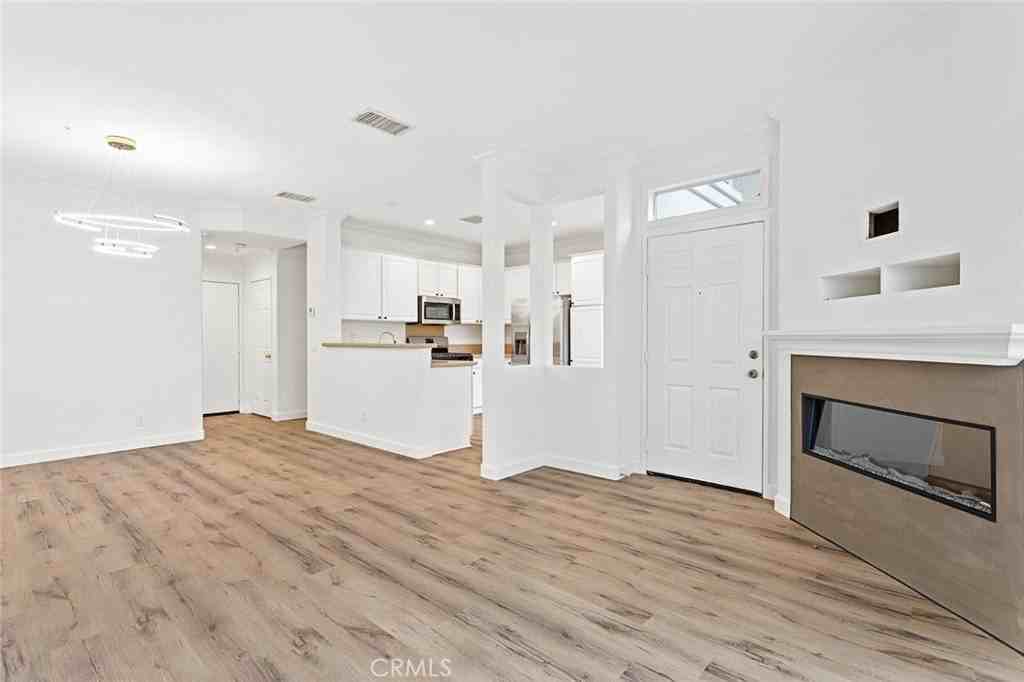 38 Veneto Ln - Photo 3 of 45