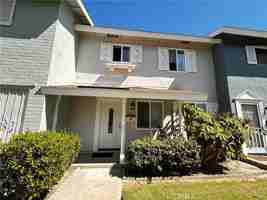 featured image of 19859 Berkshire Ln