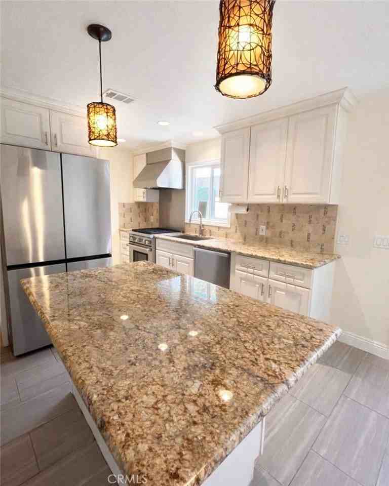 19859 Berkshire Ln - Photo 2 of 27