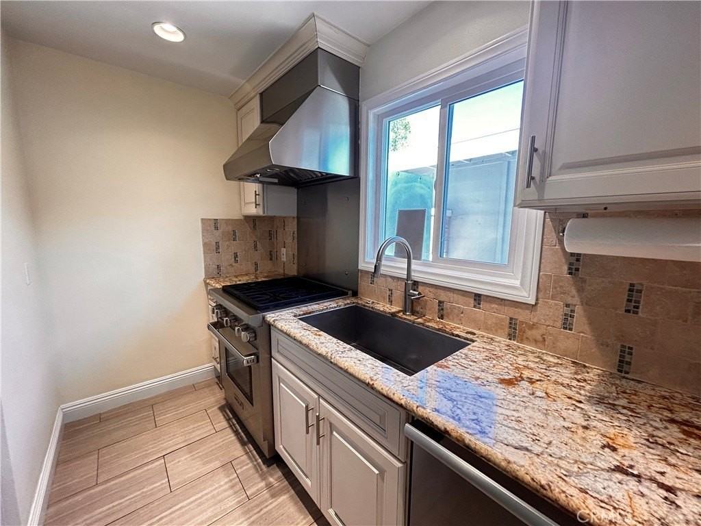 19859 Berkshire Ln - Photo 3 of 27