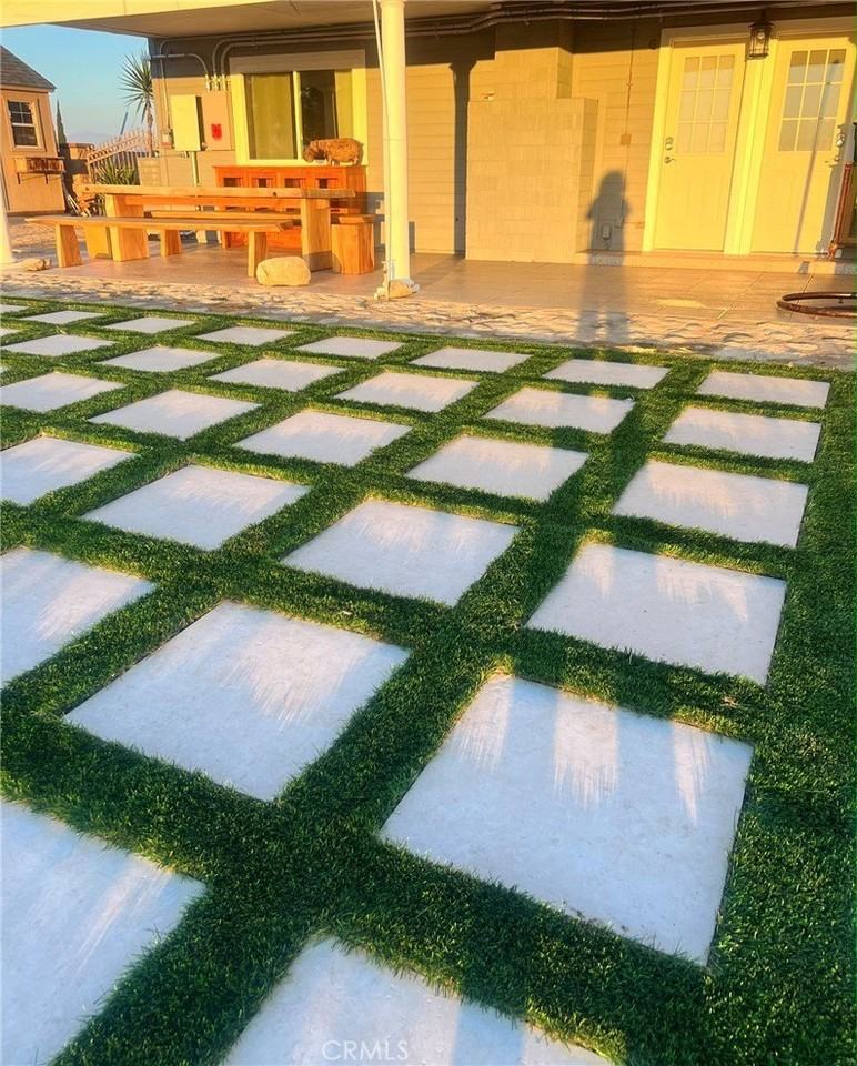 14035 Oakley Dr - Photo 3 of 25