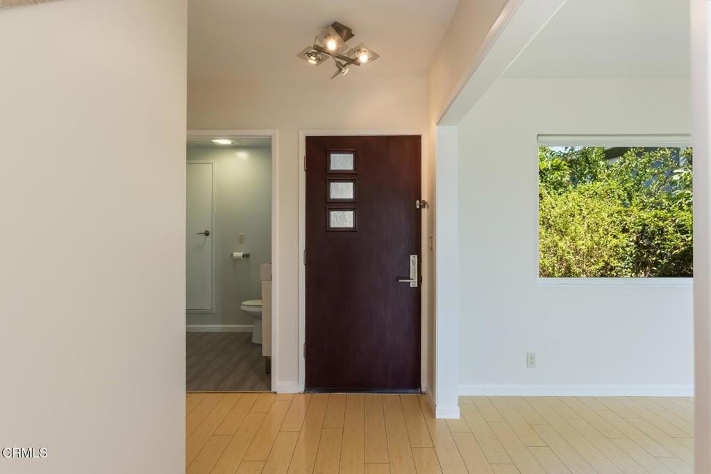 1932 Hilldale Dr - Photo 4 of 40