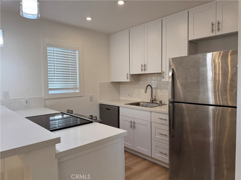 82 16th St - Photo 5 of 18