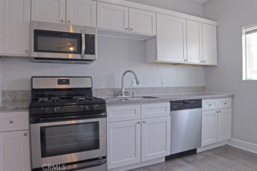 3111 Kenwood Ave - Photo 6 of 17