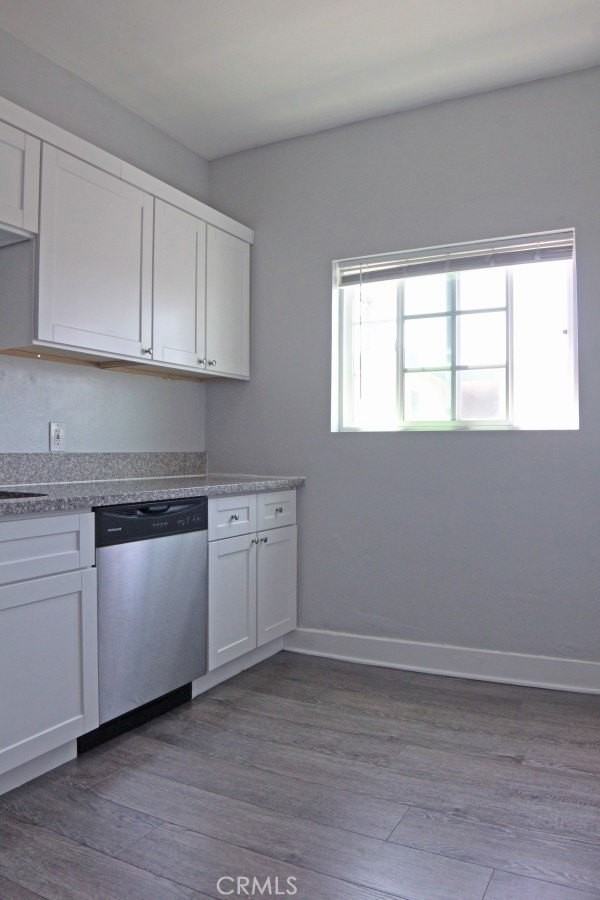 3111 Kenwood Ave - Photo 7 of 17