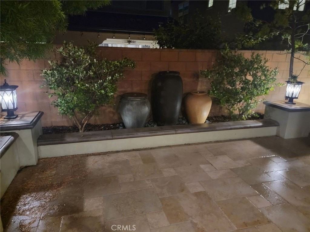 10362 Elizabeth Ln - Photo 2 of 15