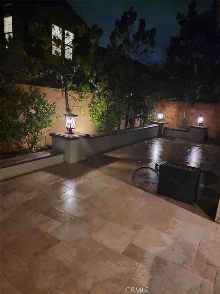 10362 Elizabeth Ln - Photo 3 of 15