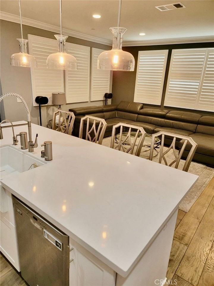 10362 Elizabeth Ln - Photo 6 of 15