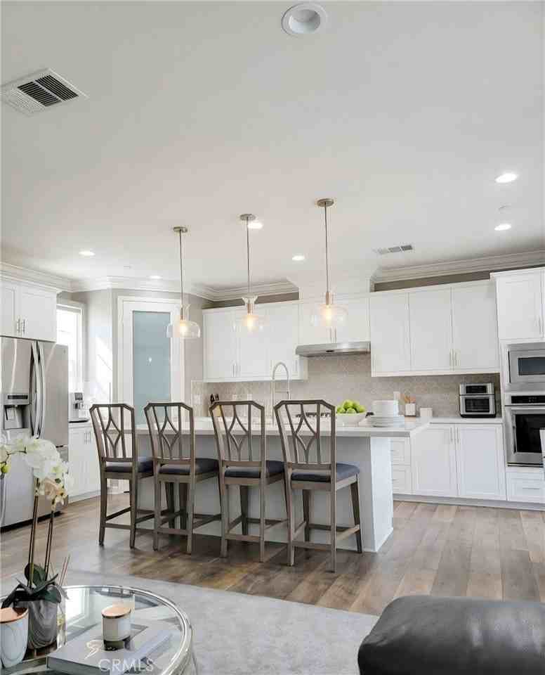 10362 Elizabeth Ln - Photo 7 of 15