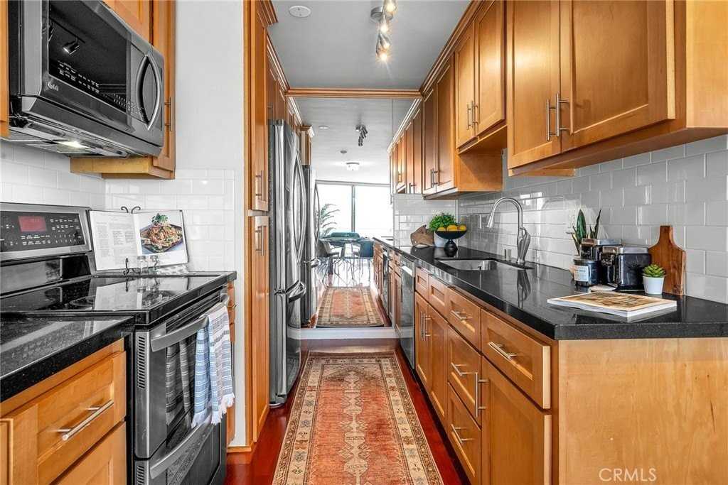 531 Esplanade #714 - Photo 4 of 50