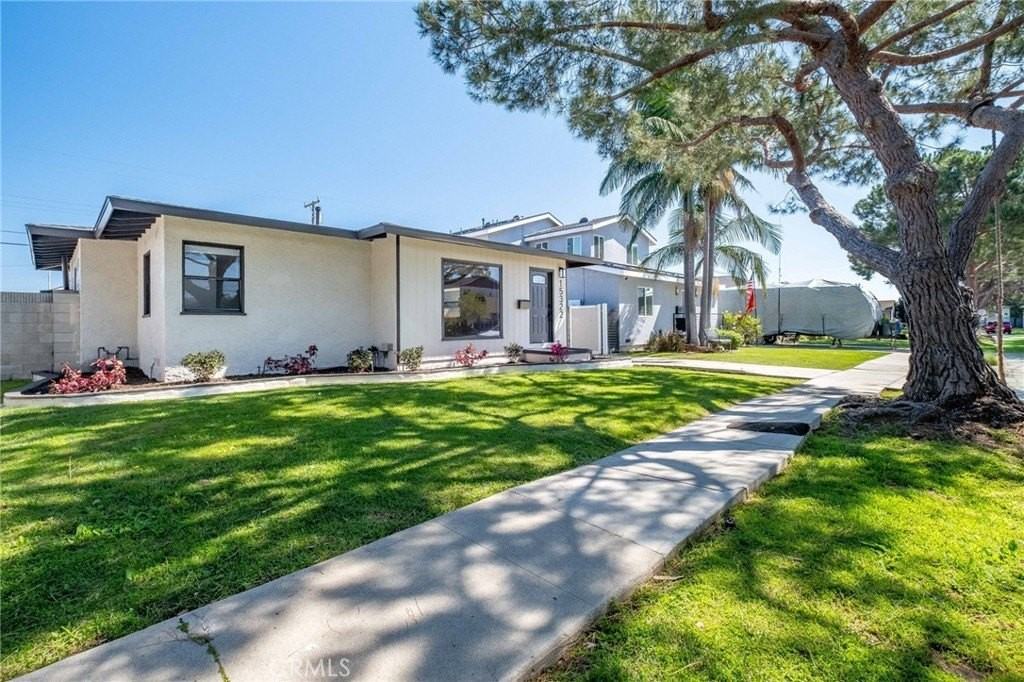 15322 Cordary Ave - Photo 2 of 20