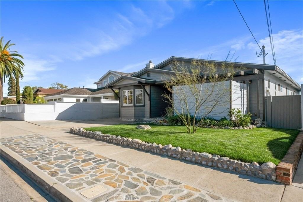 1314 10th St - Photo 3 of 50