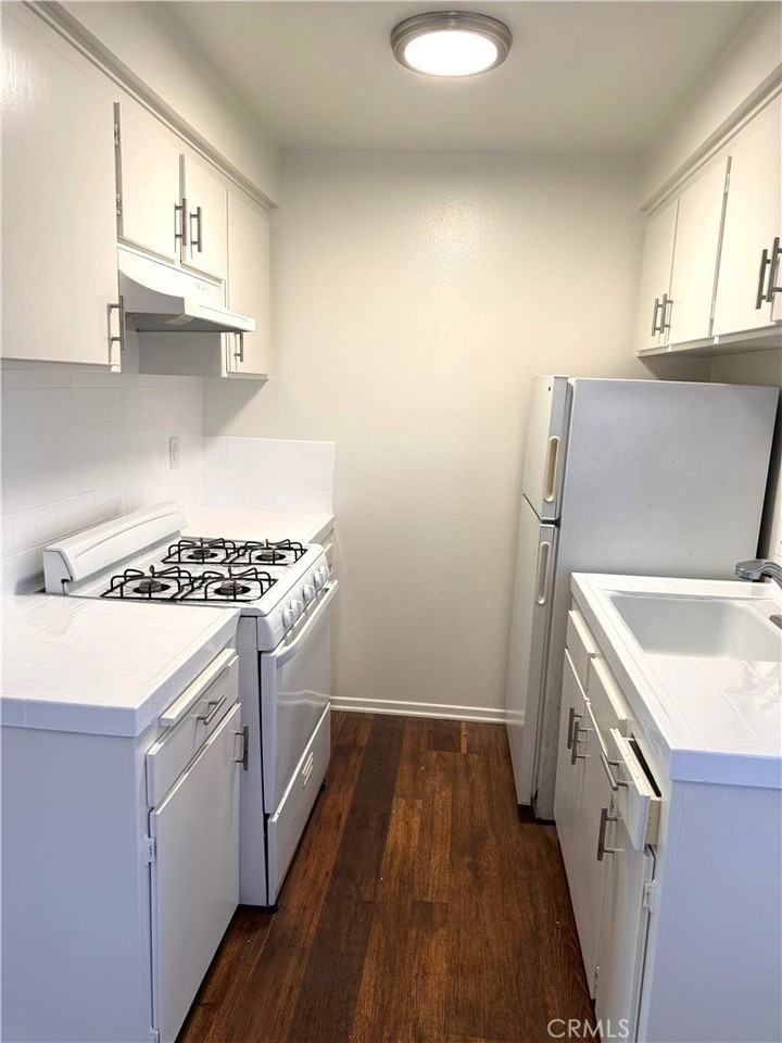 4015 W 137th St #110 - Photo 5 of 12