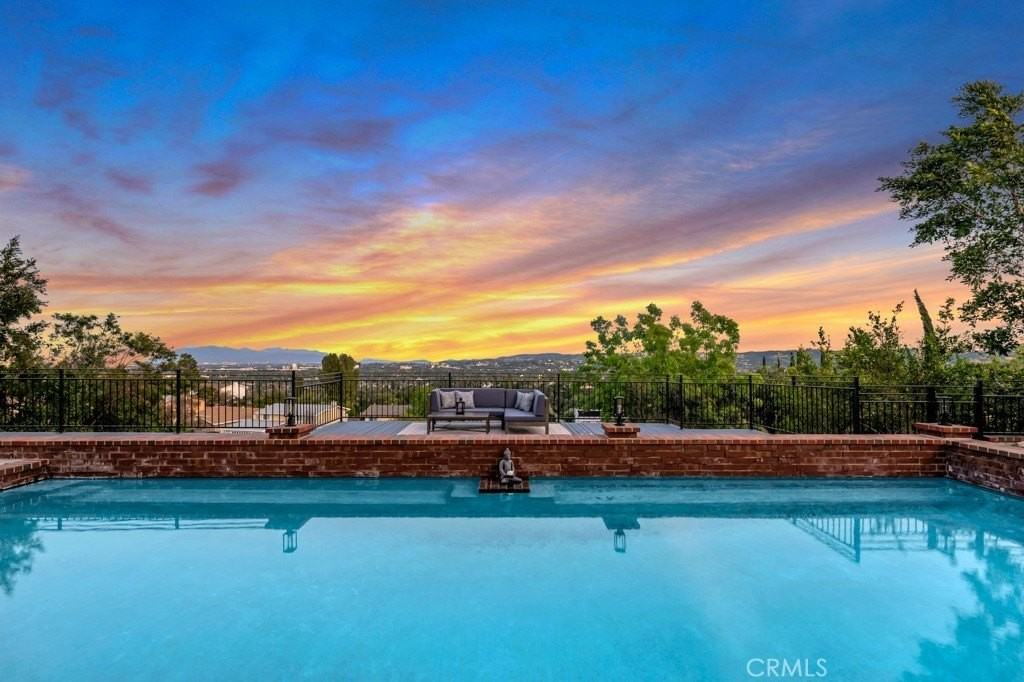 5952 Woodland View Dr - Photo 2 of 30