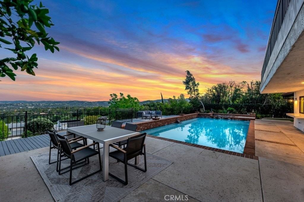 5952 Woodland View Dr - Photo 4 of 30