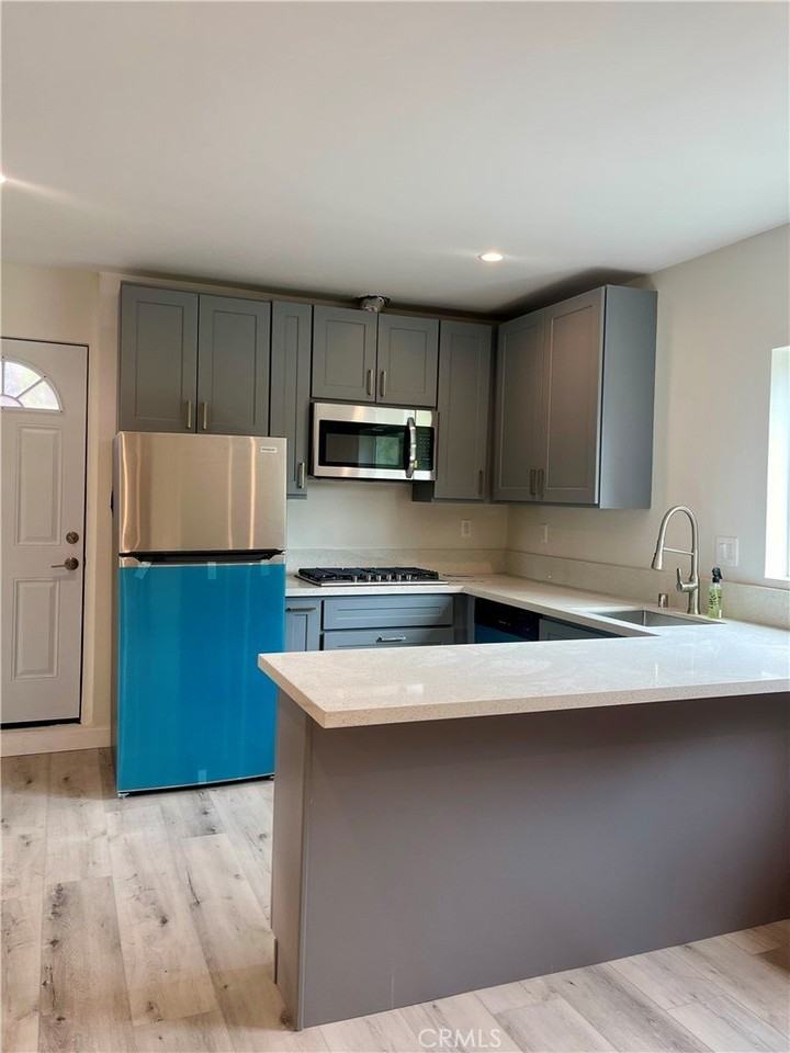 20757 Clark St - Photo 2 of 8