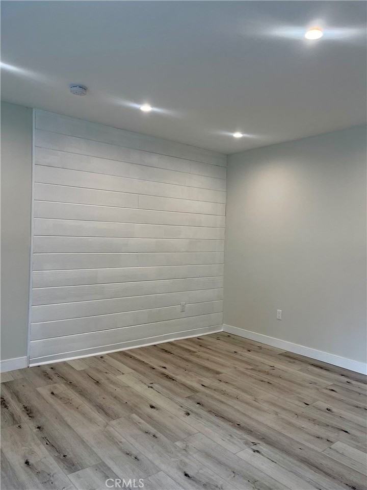 20757 Clark St - Photo 4 of 8