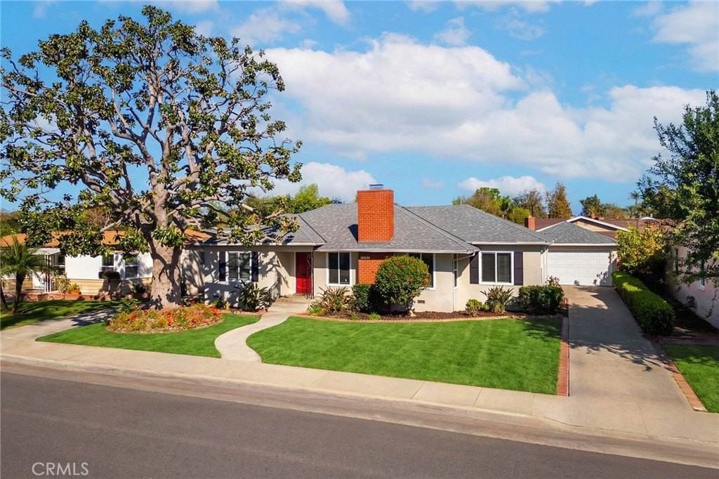 1505 N Rosewood Ave - Photo 2 of 36