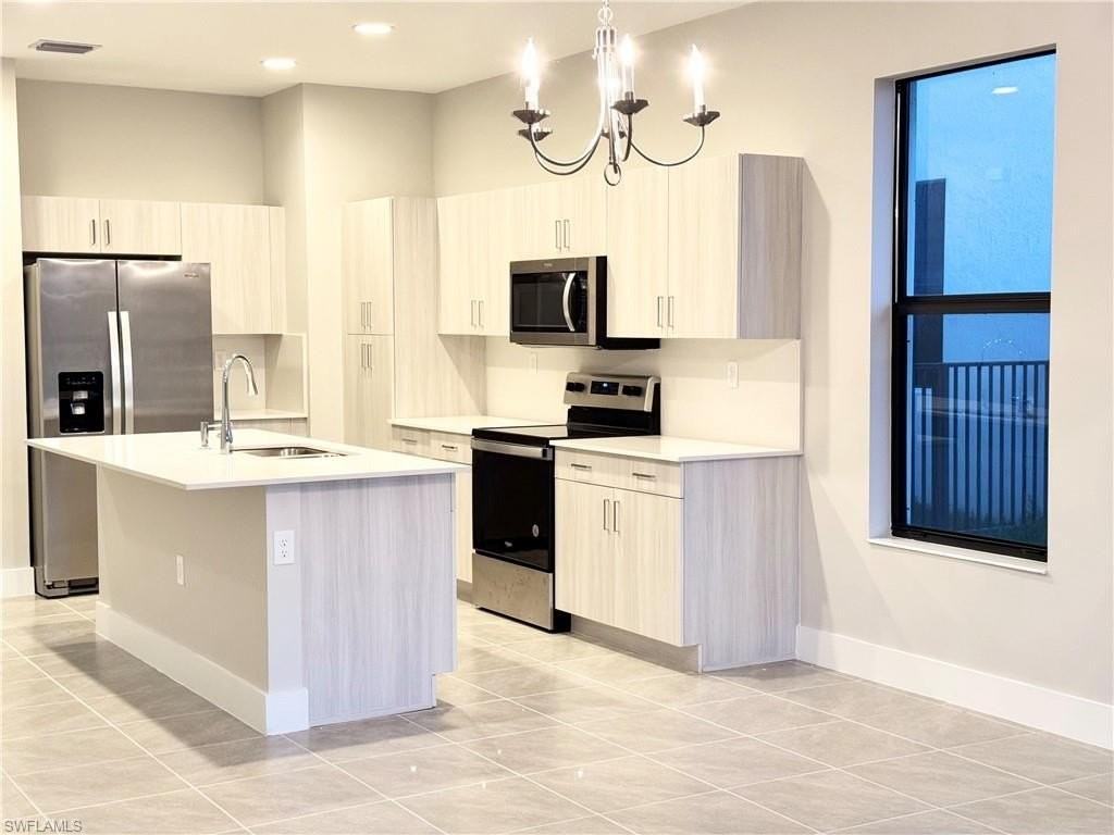 5570 Cassidy Ln - Photo 4 of 31