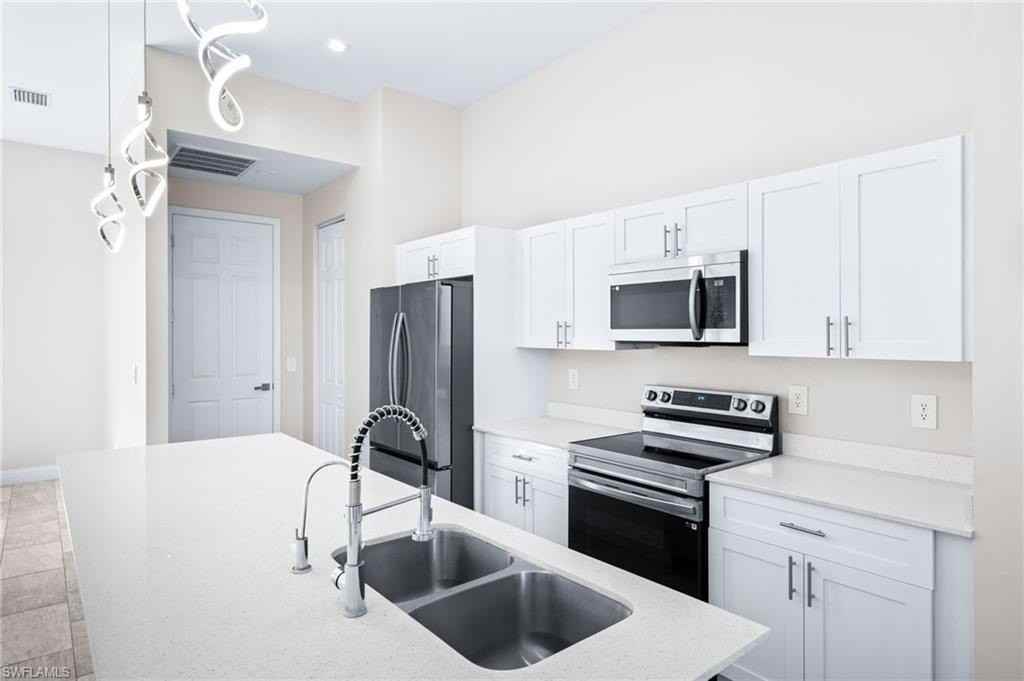 2708 20th St W - Photo 4 of 30