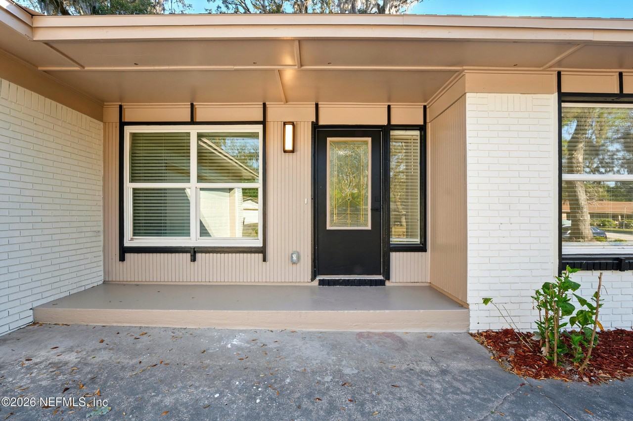 2915 Hollybay Rd - Photo 3 of 24