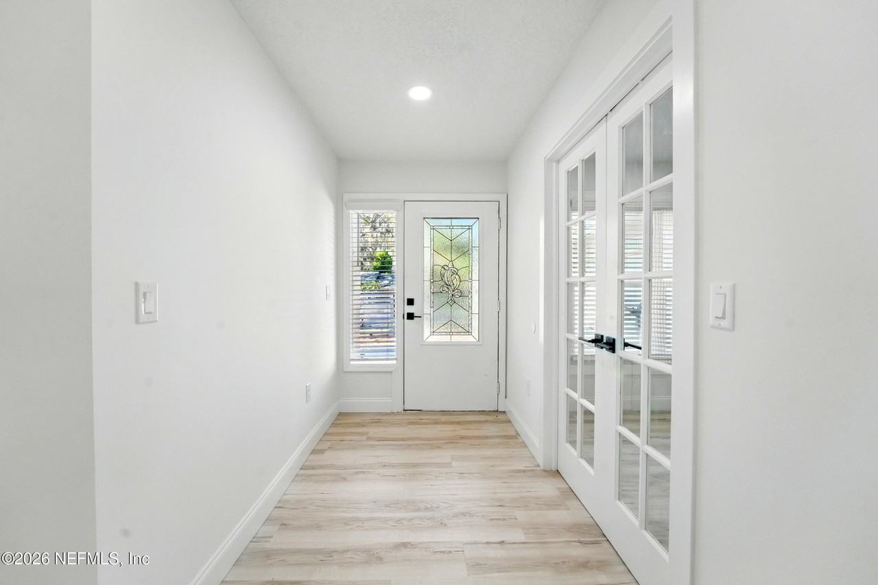 2915 Hollybay Rd - Photo 4 of 24