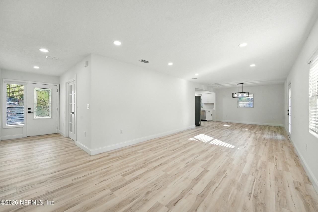 2915 Hollybay Rd - Photo 7 of 24