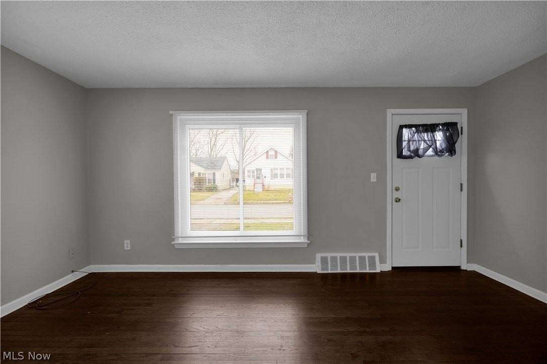 4561 W 148th St - Photo 3 of 29