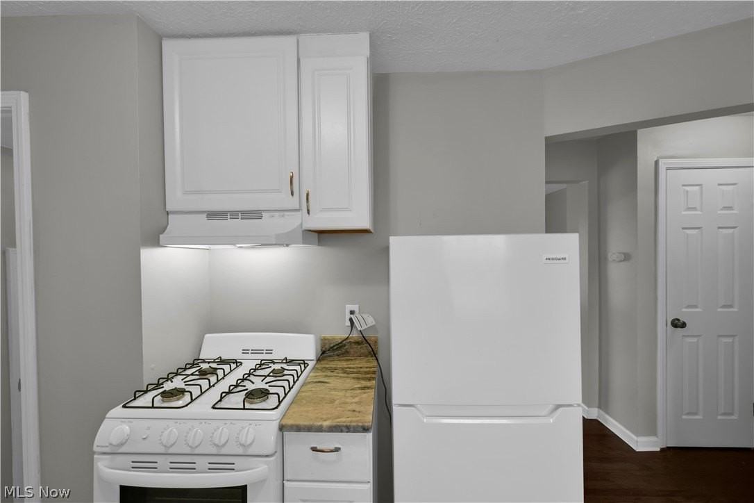 4561 W 148th St - Photo 7 of 29