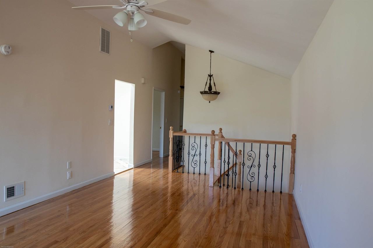 262 Lamoka Ave - Photo 4 of 21