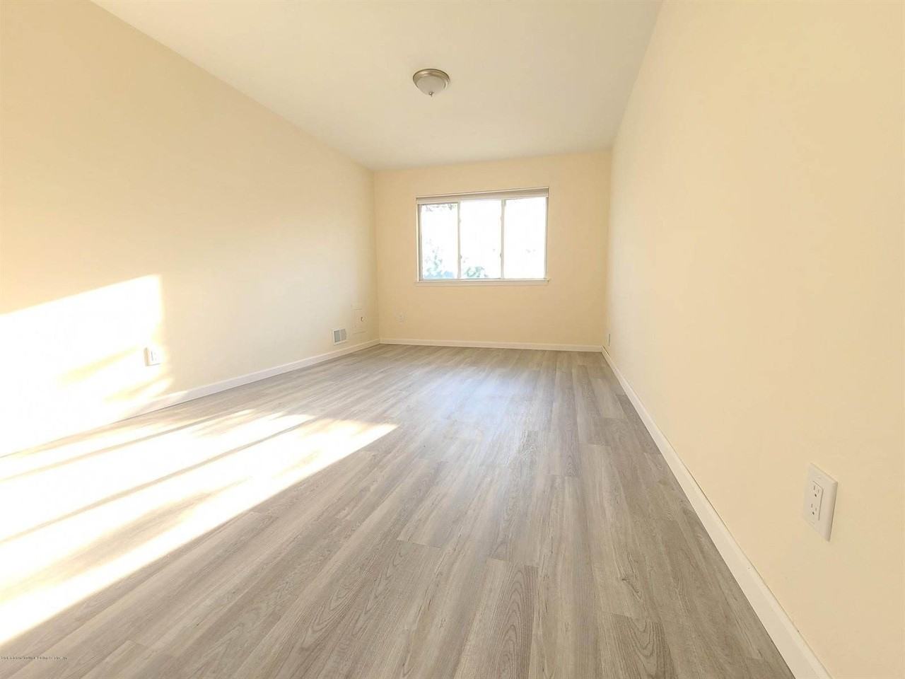 261 Wood Ave - Photo 2 of 12