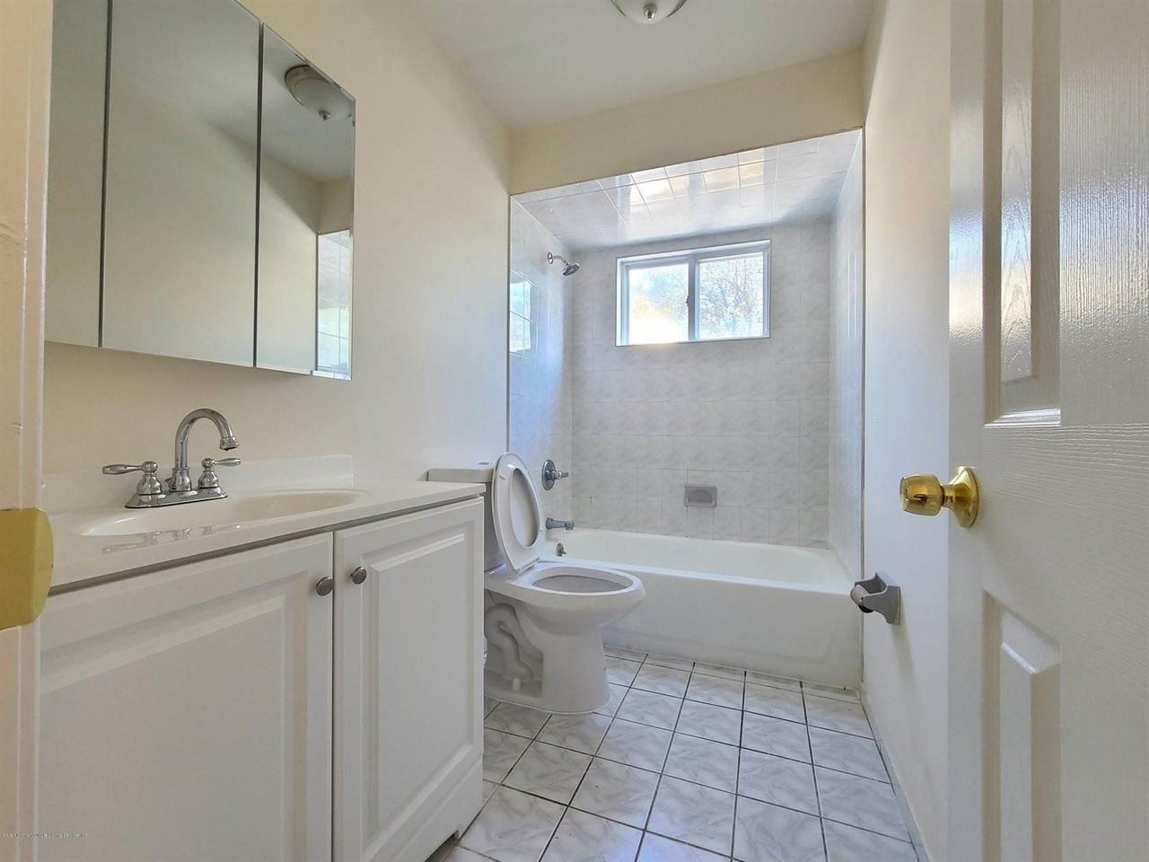 261 Wood Ave - Photo 3 of 12