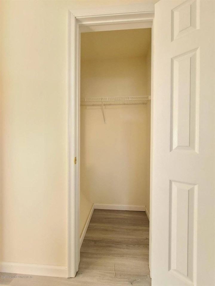 261 Wood Ave - Photo 5 of 12