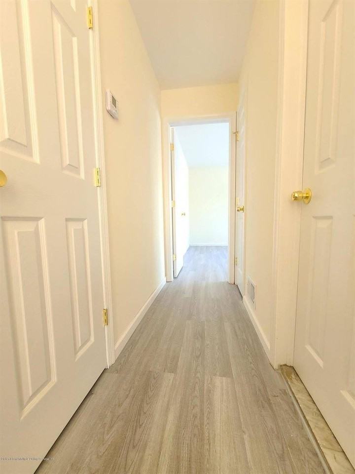 261 Wood Ave - Photo 7 of 12