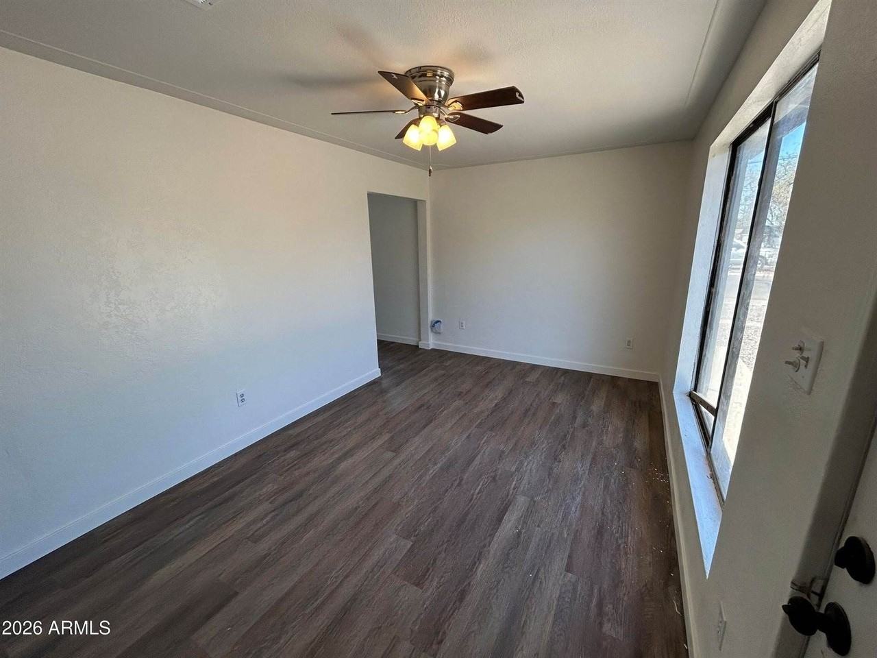 833 E Marguerite Ave - Photo 3 of 10