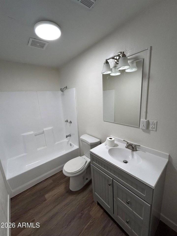 833 E Marguerite Ave - Photo 5 of 10